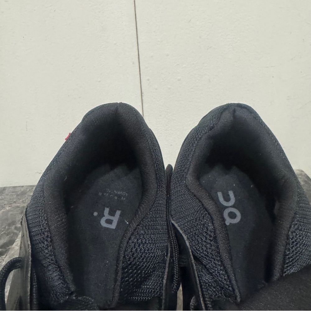 ON The Roger Advantage Mens Size  9 Shoes All Black Casual Tennis Sneakers EUC - Picture 13 of 14